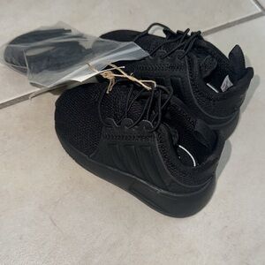 All black Adidas never worn 4C